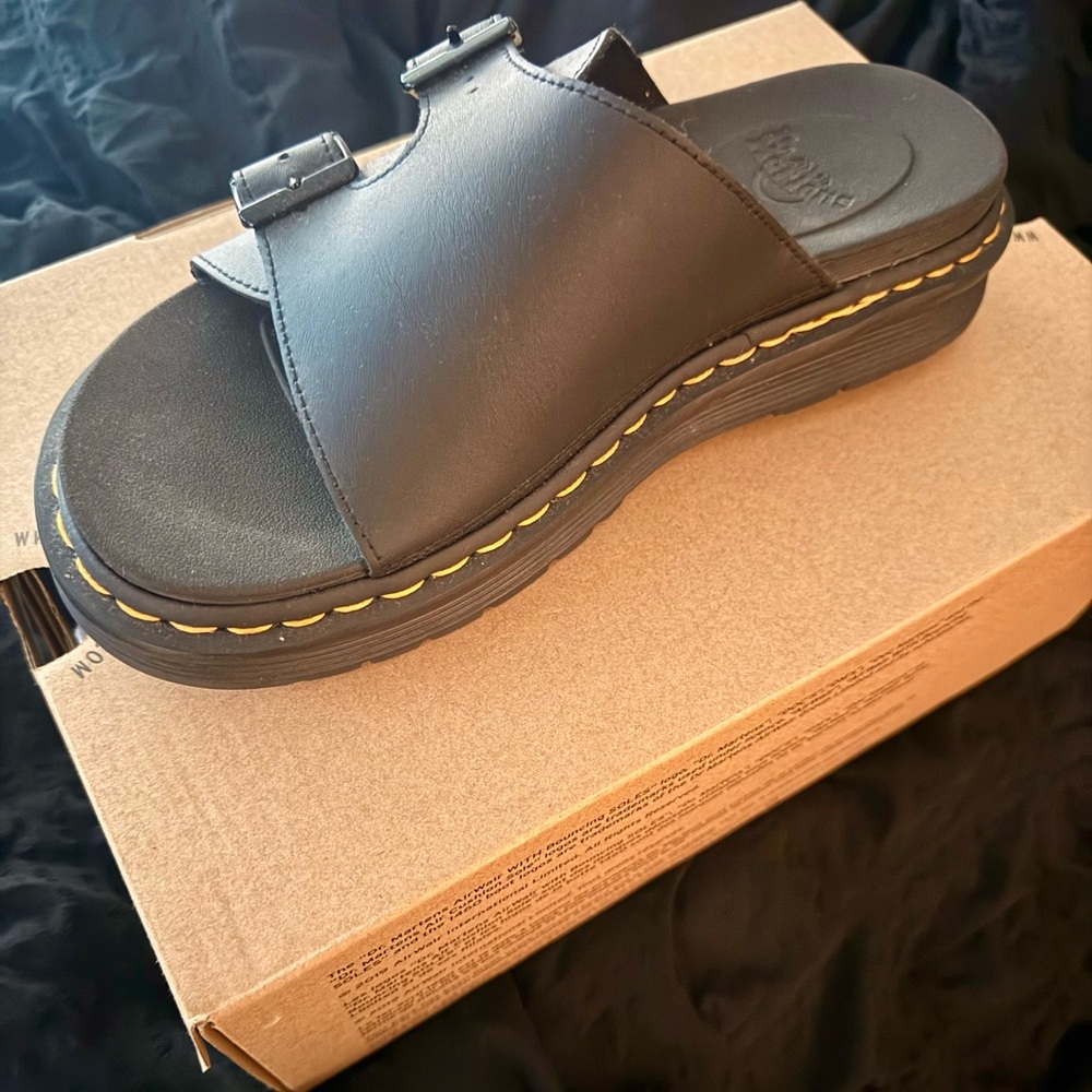 Doc Martens Dax sandals